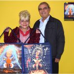 Elizabeth Farinho la dominicana y esposo que dan la vuelta al mundo con la Virgen de La Altagracia testimonian devoción a la patrona de RD