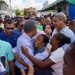 RD: Leonel visita familias afectadas por inundaciones en SDO, mientras Abinader está en campaña