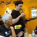 Café francés en Nueva York da trabajo a personas con discapacidad