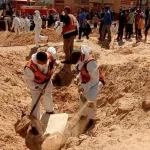 Descubren una fosa común en patio de un hospital en Gaza: cifra de muertos se acercaría a los 34,100