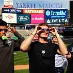 Jugadores y fanáticos disfrutan al máximo del eclipse solar en el Yankee Stadium