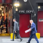 Donald Trump entrega pizzas a bomberos de Nueva York