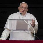 El papa critica el uso de la fe “para aprovecharse de la gente”