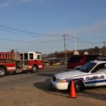 Un hispano voló en su auto y aterrizó volcado sobre una casa en Nueva York