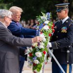 Donald Trump causa altercado en el cementerio de Arlington