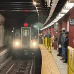 Dos turistas fueron empujadas a las vías del tren de Manhattan