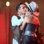 Christian Nodal presento a Ángela Aguilar como su esposa en pleno concierto