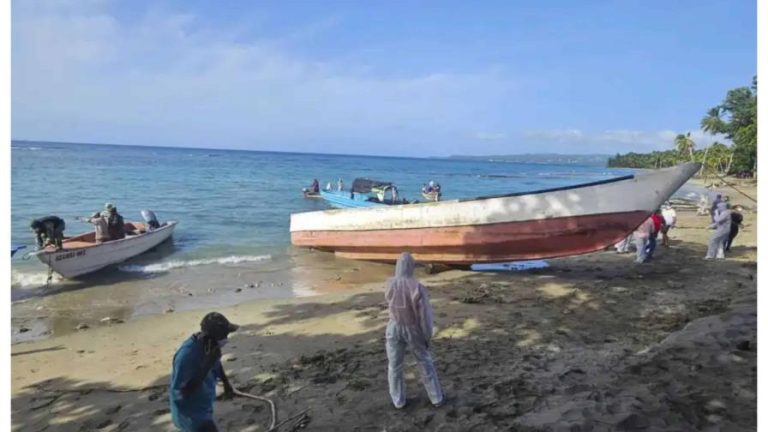 barco-encontrado-en-rd-salio-de-africa-con-77-migrantes-a-bordo_1-focus-0-0-896-504