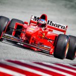 Tiene 80 años y conduce un Ferrari de F1 de Michael Schumacher