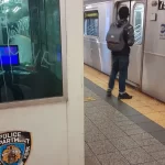 Pasajero apuñalado en el tren: la violencia continúa en el Metro de Nueva York.