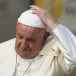 El Papa suspende sus audiencias del lunes por una “gripe leve”.