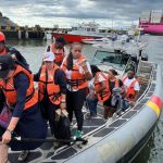 Lanzan al mar a 16 personas tras ser robadas frente a las costas de Colombia