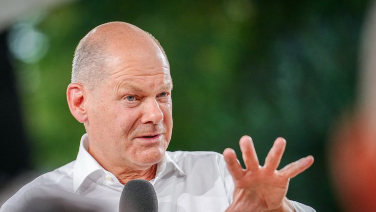 Scholz-insta-a-los-refugiados-ucranianos-a-buscar-trabajo