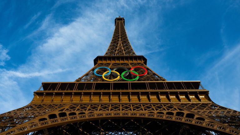 Surge-discordia-por-los-anillos-olimpicos-de-la-Torre-Eiffel