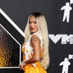 “Karol G sorprende en los MTV VMAs 2024 con un nuevo color de cabello”