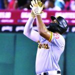 Encarnación y Castro jonronean para las Aguilas en su triunfo ante los Gigantes