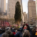 Árbol de Navidad del Rockefeller Center llego a Nueva York para inaugurar la temporada