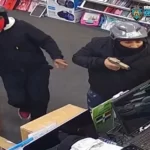 NYPD publica fotos de dúo que robó y disparó a comerciante de Queens