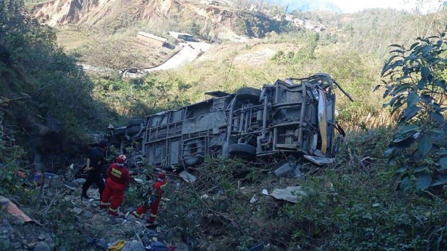 accidente-en-peru-con-autobus-escolar-deja-siete-muertos--focus-0-0-896-504