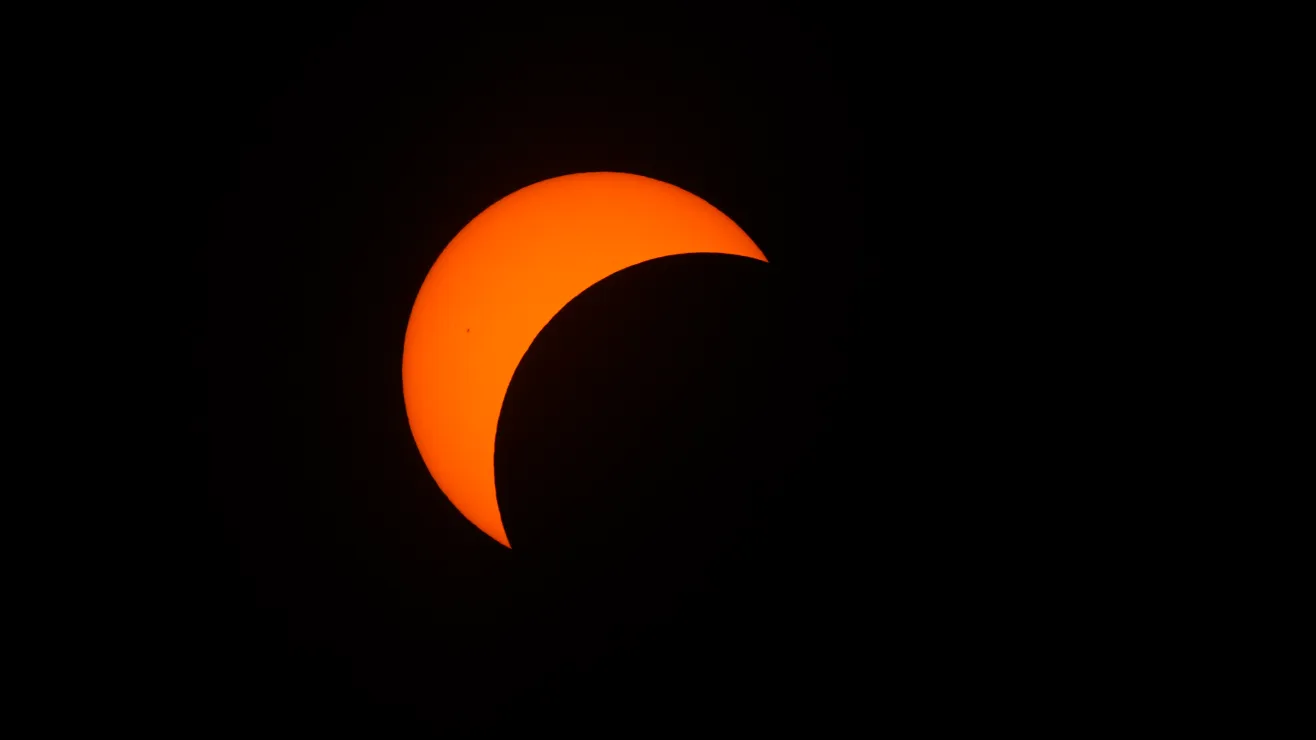 Eclipses-en-2025-4-espectaculos-astronomicos-para-no-perderse-AP24099659365923.jpg