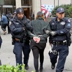 Madre Acusada por la Muerte de su Hija de 6 Años en Brooklyn