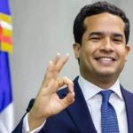 Omar Fernández Asigna Fondo Gadiel para Beneficiar a Más de 100 Niños y Adolescentes