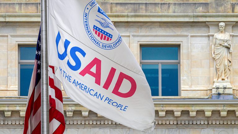 USAID-suspende-a-casi-todos-sus-empleados-y-despide-a-1.600-en-EE.UU_