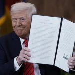 Trump Pide el Desmantelamiento del Departamento de Educación, Manteniendo Servicios Clave