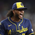 Freddy Peralta: Líder de los Abridores Dominicanos en Grandes Ligas