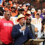 Asambleísta George Álvarez se une a líderes comunitarios para celebrar un histórico acuerdo sobre el kingsbridge armory