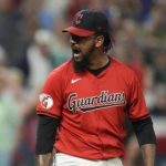 Guardianes de Cleveland consideran ofertas por sus relevistas estelares