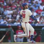 Bohm y Schwarber Conectan Jonrones para Llevar a los Filis 5-1 Sobre los Rojos