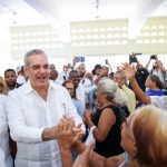 Abinader en Azua: Inauguraciones y Encuentros Sociales