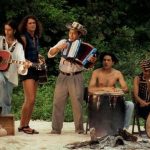 Carlos Vives Celebra los 30 Años de “La Tierra del Olvido”, el Disco que Cambió la Historia de la Música Colombiana