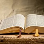 Deja de confiar en ti mismo: El poder de Proverbios 3:5-6 en tu vida diaria