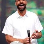 MTV crea el Latin Icon Award y lo entrega a Ricky Martin en los VMAs 2025