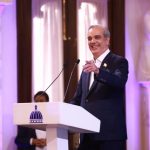 «Que lo hable con la FAO»: Abinader responde a Fernández por críticas al «Pollo Index»