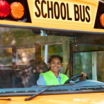 Salarios y condiciones laborales de los conductores de autobús escolar en Nueva York