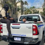 RD: Policía detiene a 14 personas en la Ciudad Colonial por fiesta ilegal promocionada en redes