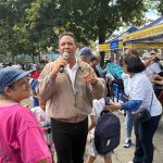 Asambleísta George Álvarez entrega más de 3 mil mochilas y útiles escolares en el Bronx
