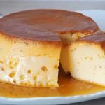«Flan de 4 huevos al baño María: El postre cremoso que siempre sale perfecto (con todos los trucos)»