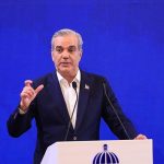 «Abinader desmiente que destrucción de lancha con drogas fuera en aguas dominicanas y destaca cooperación con EE.UU.»