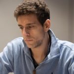 «Muere Daniel Naroditsky, el gran maestro que democratizó el ajedrez con su talento y carisma»