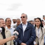 Abinader supervisa presas ante amenaza del huracán Melissa y asegura que se cumplen protocolos