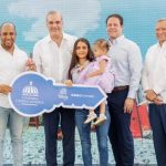 «Justicia social en acción: Abinader regulariza propiedades y entrega viviendas en SDO»