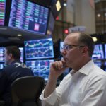 «Los mercados ignoran el cierre del Gobierno y apuestan por recortes de la Fed: Wall Street cierra con récords históricos»