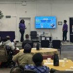 “Ayuda Tecnológica Vecinal” se expande a Queens para reducir la brecha digital entre los neoyorquinos