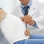 «La crisis silenciosa: Por qué el aumento del 13.7% en muertes maternas obligó a NYC a actuar en Brownsville»