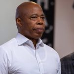«Eric Adams deja un plan polémico: 5,000 nuevos policías para el NYPD, pero el reclutamiento es un desafío sin resolver»