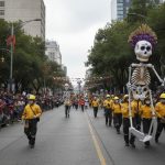 «Día de Muertos en México: Un desfile que celebra la vida y atrae al mundo»